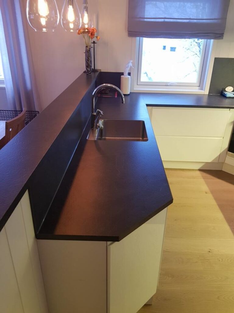 Referenssikohteen keittiö